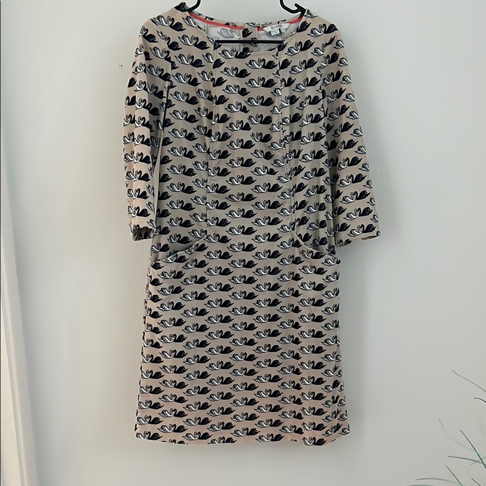 Boden size 6L corduroy beige Swan print Dress with Long Sleeves